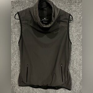 Nike Aerolayer running vest funnel neck pullover women’s MEDIUM black sleeveless